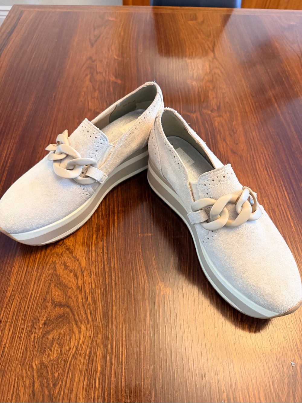 Dolce Vita Jhenee Suede Platform Slip-On Chain Loafer Sneaker - NWOT Size 7